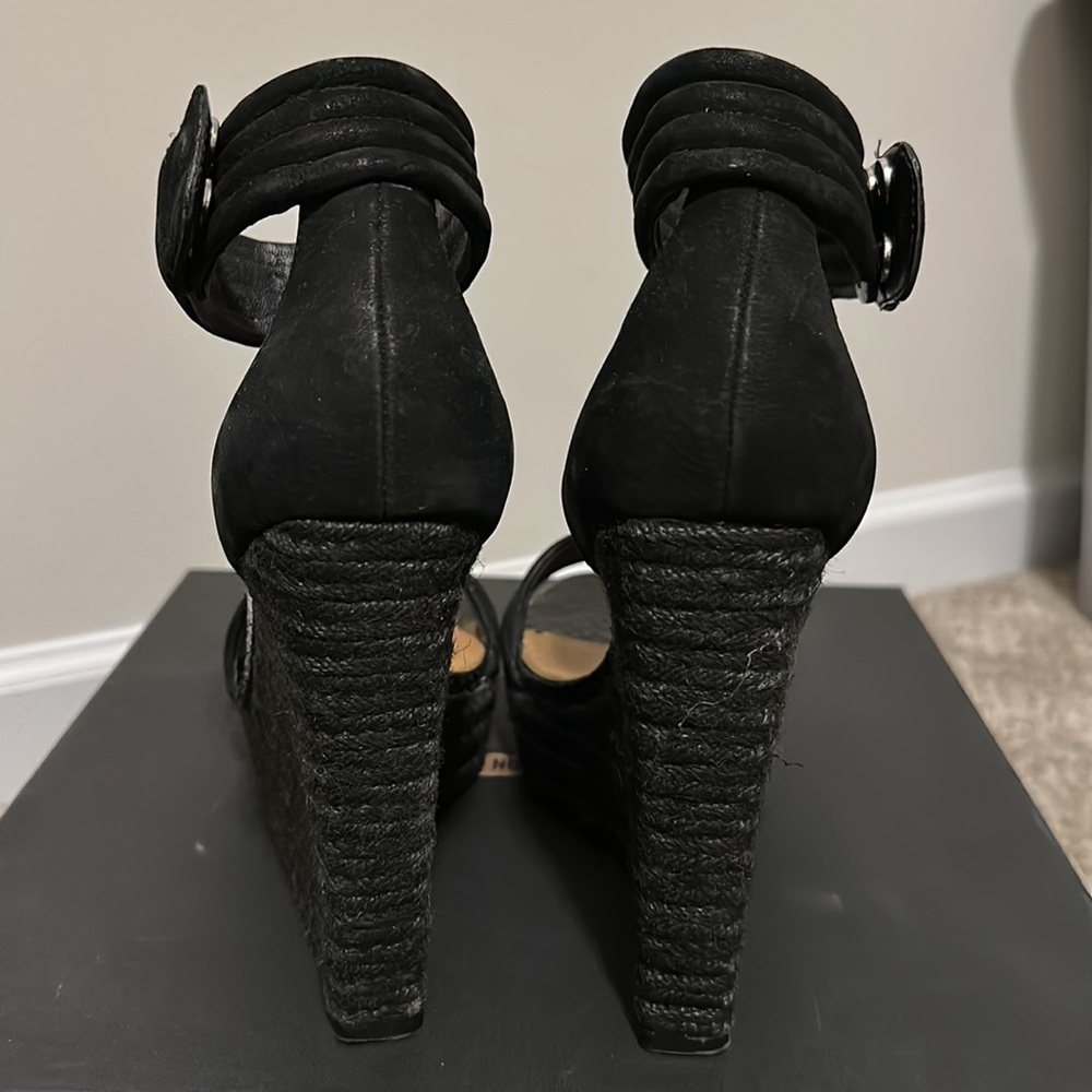 Sandles - Picture 3 of 6